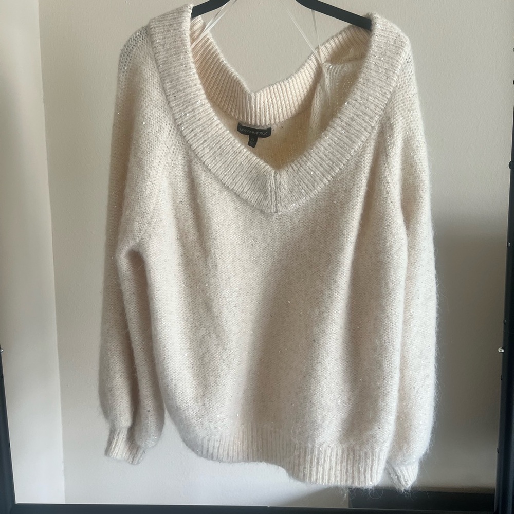 Banana Republic Cream V-Neck Sweater Plush Knit